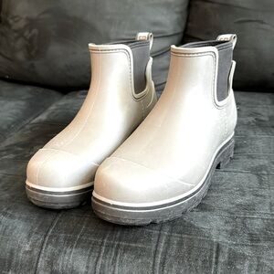 NWT UGG Women's Droplet Short Rain Boot - Size 8 EU39 - waterproof